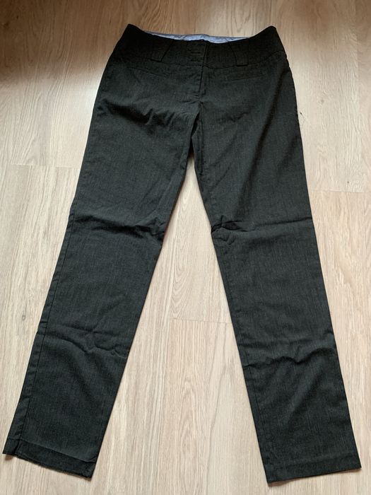 Продавам дънки за момиче /10-13 год./ или слаба жена и 2 жилетки