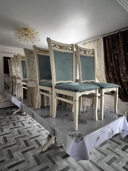 Стол для гостей