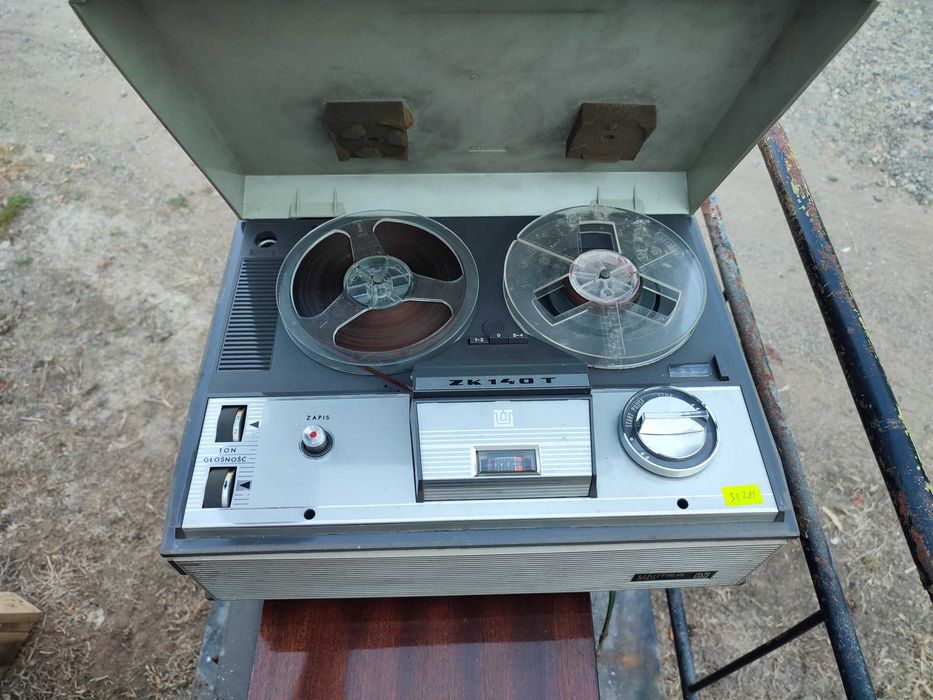 Веф, магнетофон, старо радио