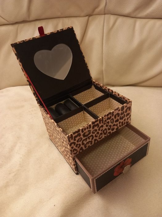 Портмоне и органайзер за бижута