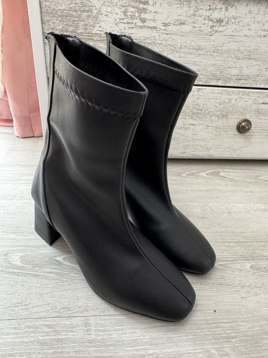 Боти на ток.