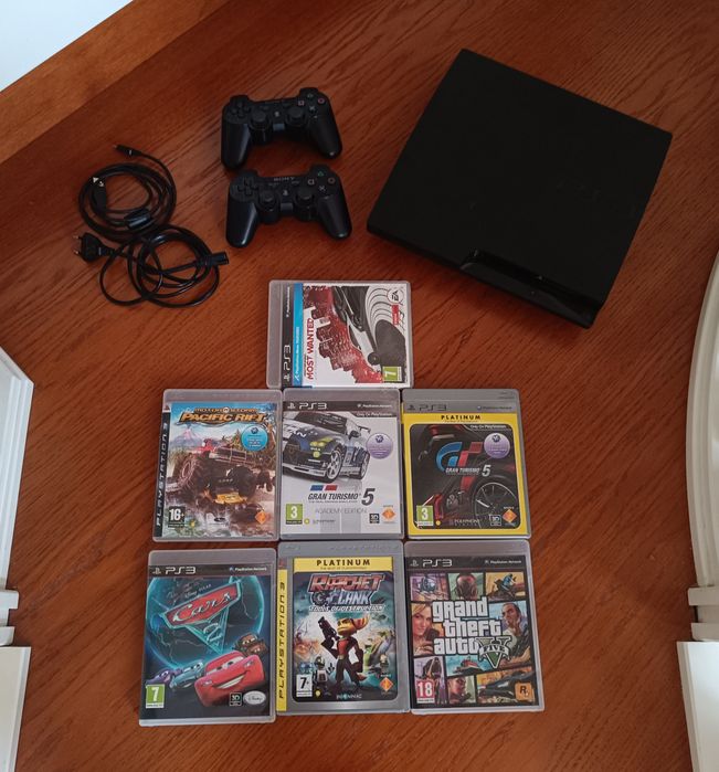 PlayStation 3 с 2 джойстика и 7 игри