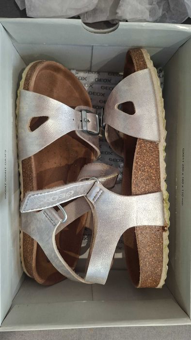 Сандали сребристи Geox