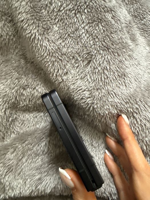 Galaxy Z Flip 7 Black Edition