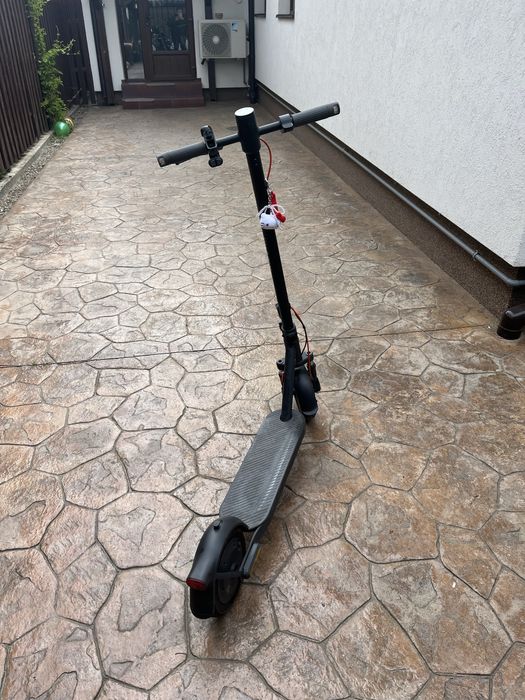 Vand trotineta XIAOMI SCOOTER ELITE in garantie (10 km)