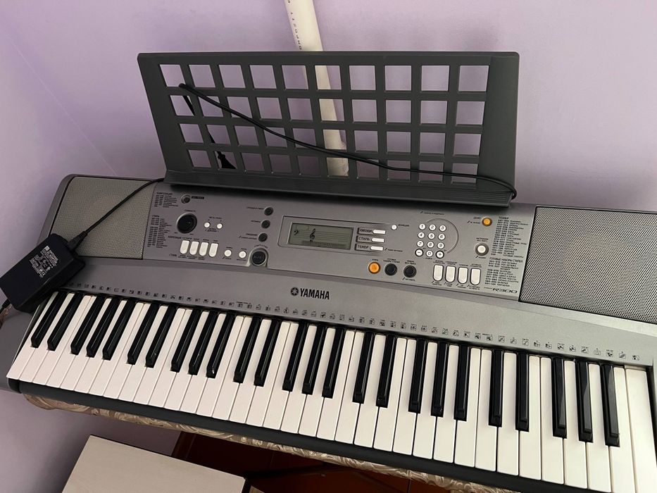 Синтезатор Yamaha PSR-R300