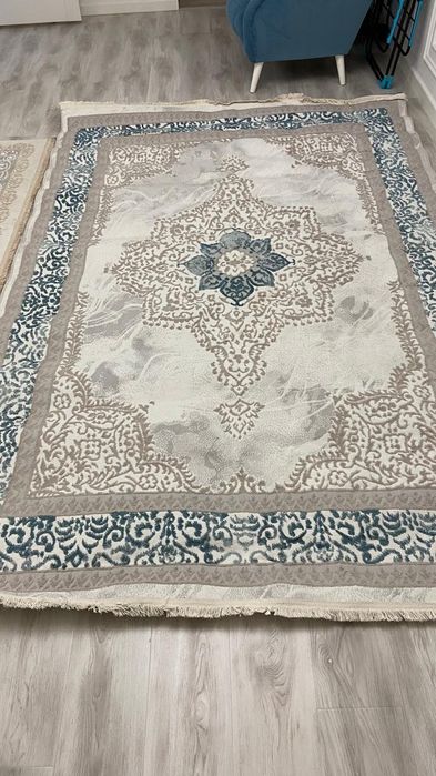 Бело синий ковёр