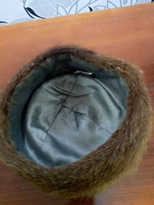 Женская меховая шапка из нутрии