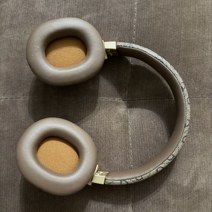 Guess 4G Script Bluetooth Wireless Headphones
