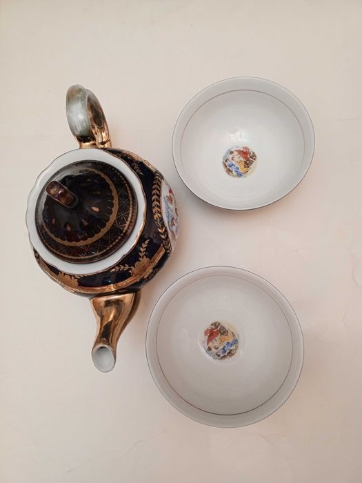 Сервиз Мадонна Чайник и 2 косы.