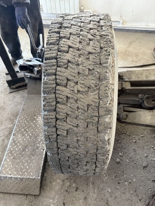 Продам грузовую резину 305/70/19.5