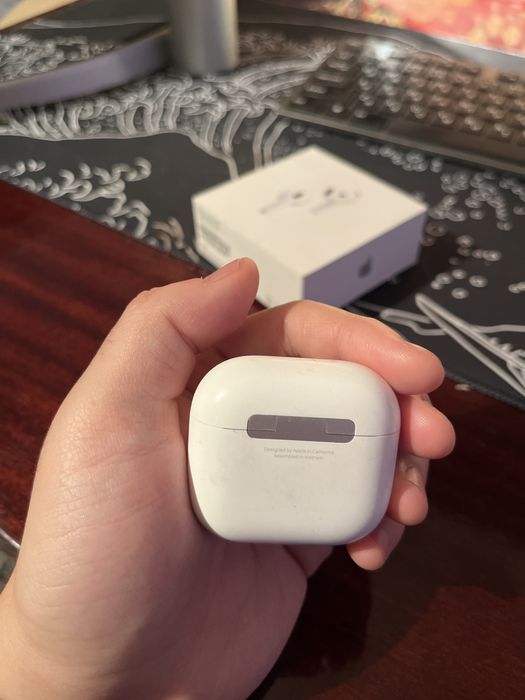 Продам оригинальные AirPods 4 ANC