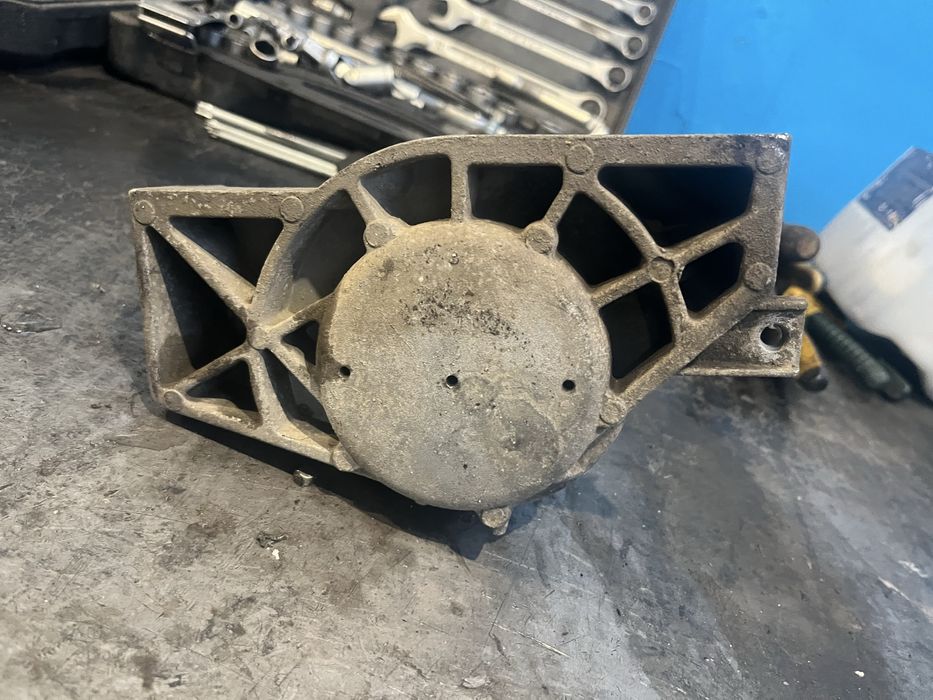 Подушка двигатель ауди 2.8