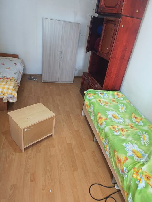 шкаф, кровати, тумбы