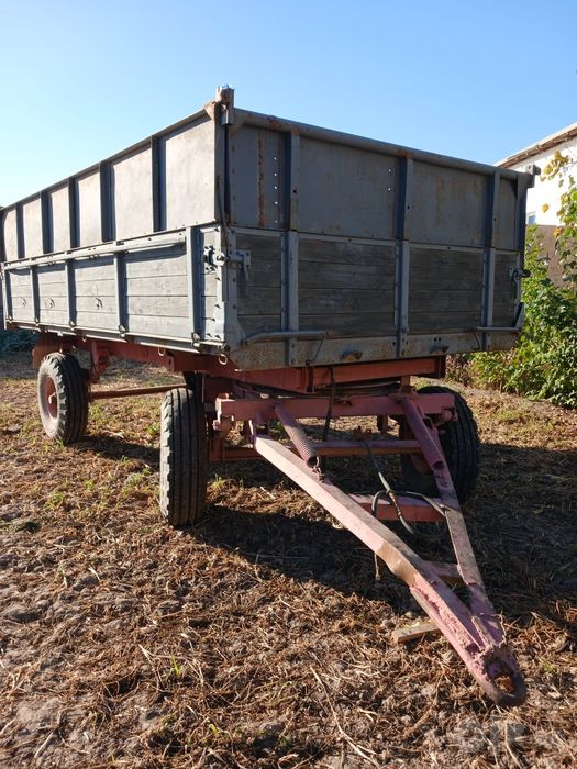 Traktor MTZ 80 sotiladi pritsepi bilan