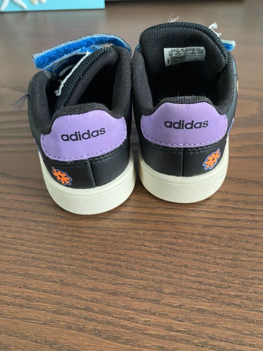 Sneakers adidas pentru copii - unisex