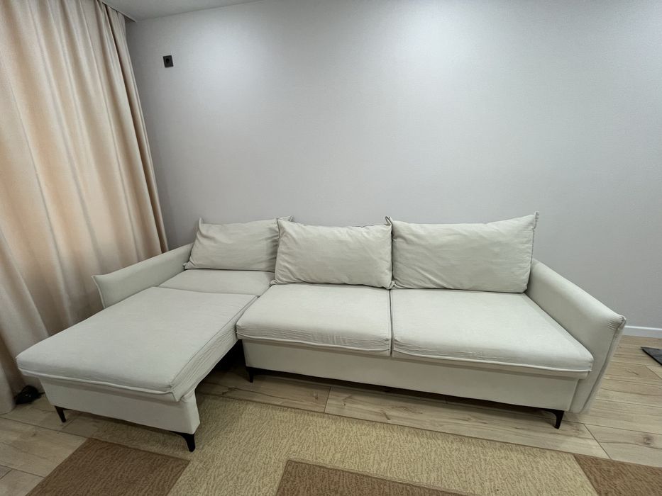 Продается диван, цвет слоновая кость