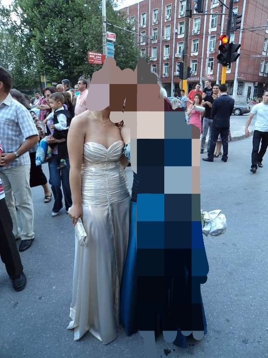 Бална рокля без презрамки