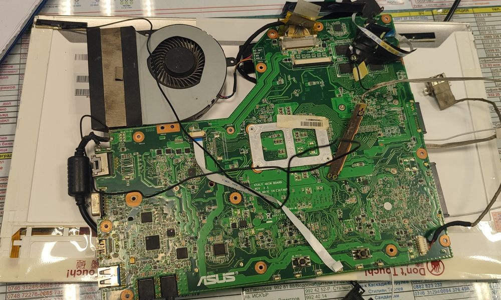Лаптоп asus hp x54h , дъно, батерия, дисплей, окабеляване, тонколони - всичко
