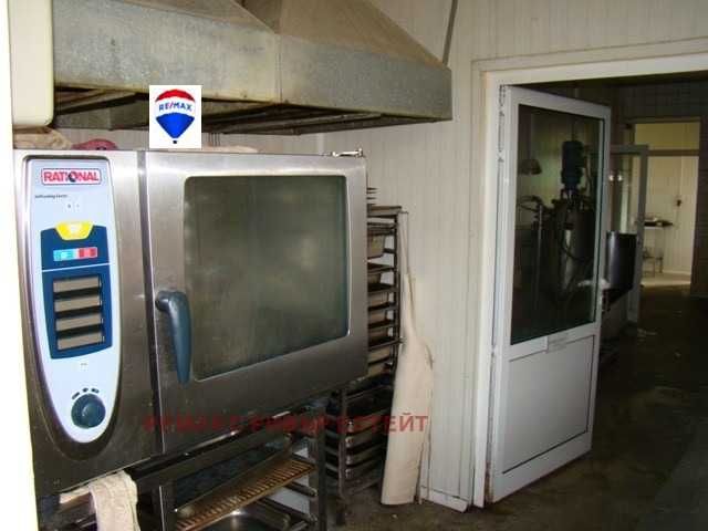 Дава се под наем Промишлена сграда в Русе, Промишлена зона - Запад - 970 кв.м за 1400 € - Снимка #5