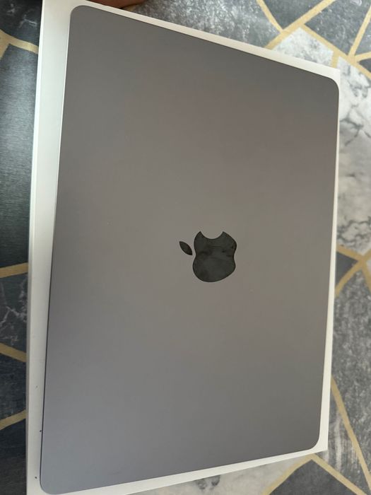 MacBook Air M3 24GB RAM 8CPU 10GPU 512GB RAM