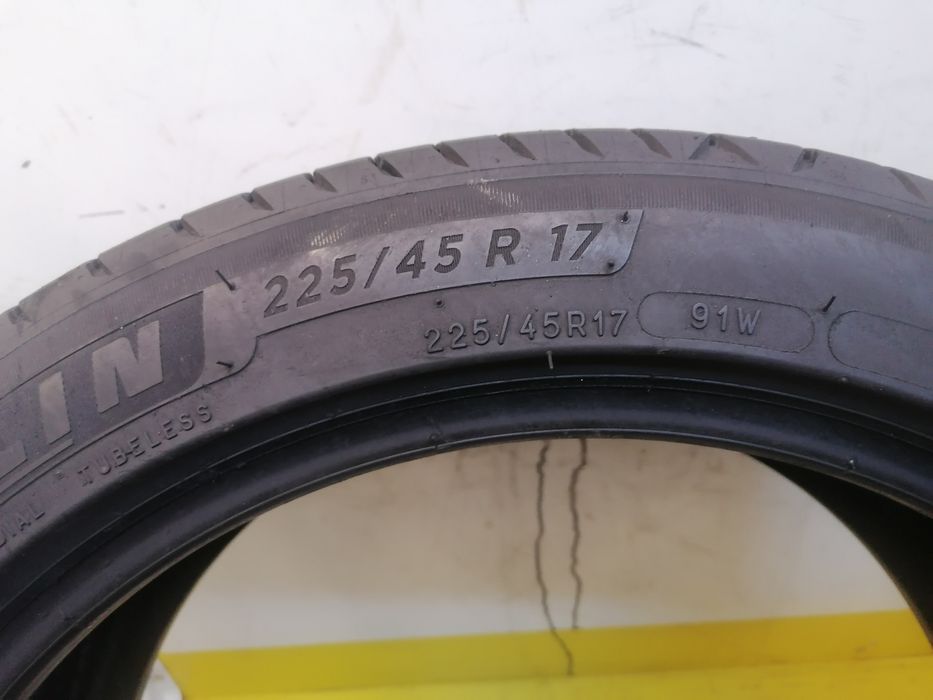 225/45/17 2* Michelin vara dot 4821 94v   5,,78mm
