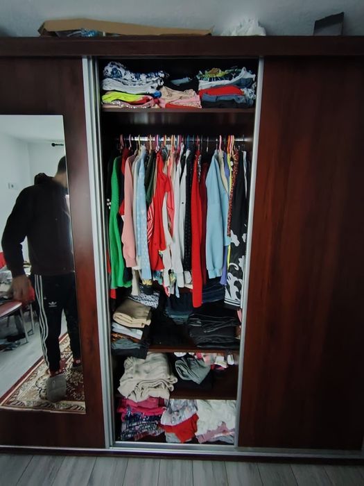 Vand Dressing si un dulap cu sertare