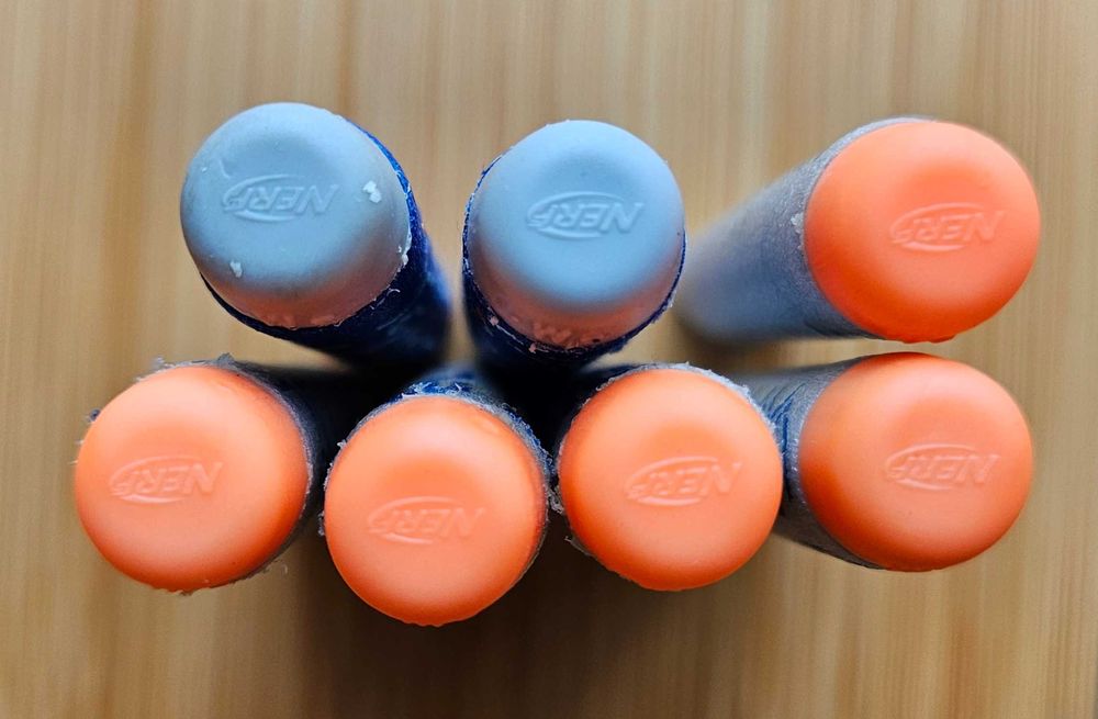 72 gloante nerf: 65 N-Strike, 5 Elite Deco grey, 2 Elite Deco blue