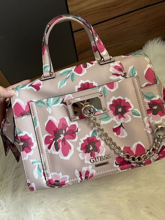 Чанта на цветя guess
