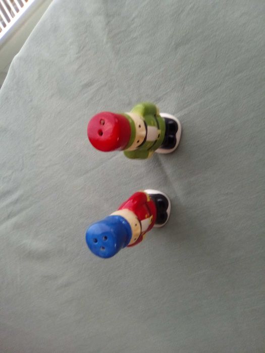 Комплект порцеланови солници, ръчно изработени, цветни, нови