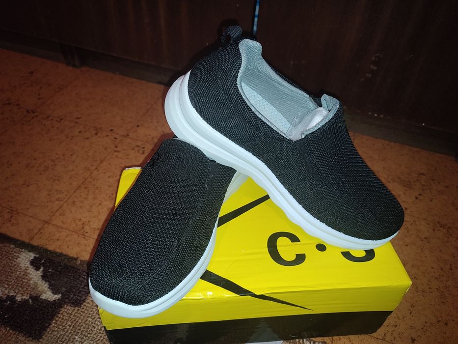 Продам новые кроссовки