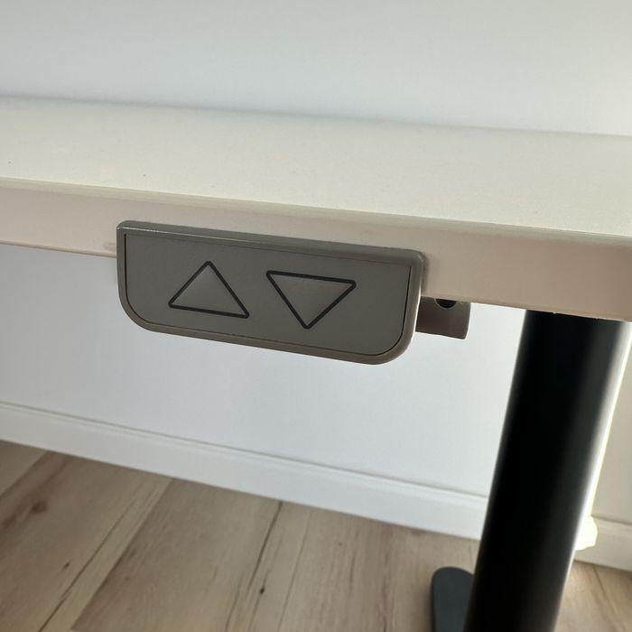 Birou electric IKEA BEKANT 160x80 cm, reglabil pe inaltime