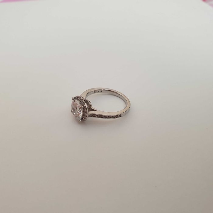 Срочно! Золотое брендовое кольцо "Swarovski". Проба 585(14К). Вес3.46г