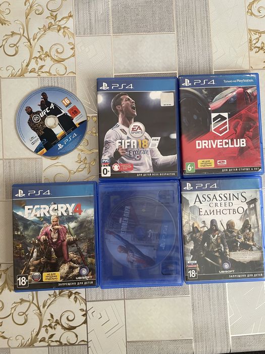 Продам PS4 с играми