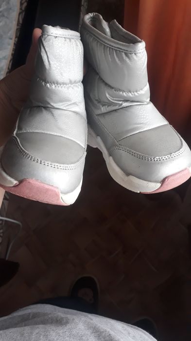 Продам детскую обувь