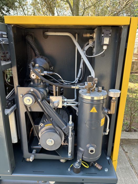 Винтов компресор Kaeser 7.5kw с ресивър 200lt и вграден сушител