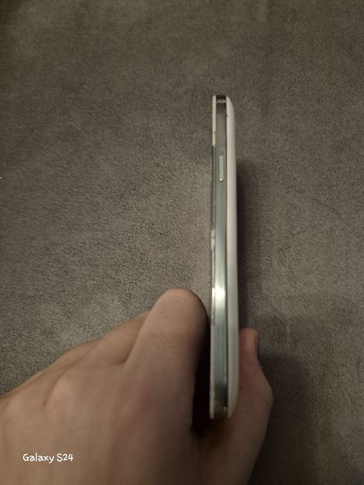 Samsung s4 mini cu urme de burn in + husa s view