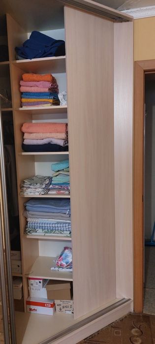 Угловой шкаф. Продам .