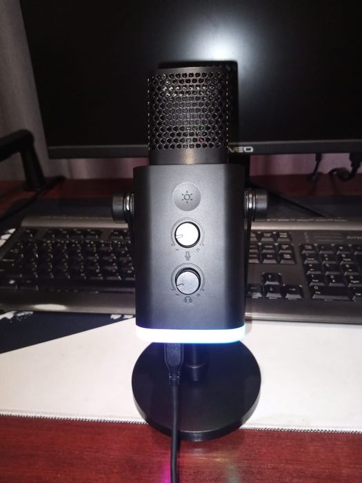 Продам микрофон отличного качества Fifine am8