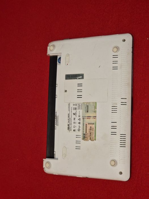 Mini laptop Asus funcțional doar la priza