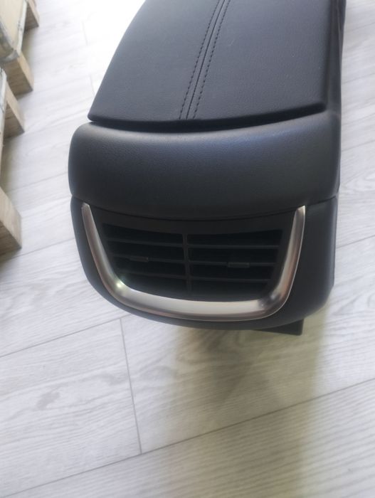 продам подлокотник для кобалта,,( малибу )