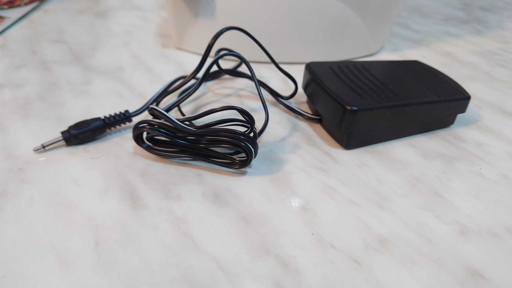 Mini masina de cusut