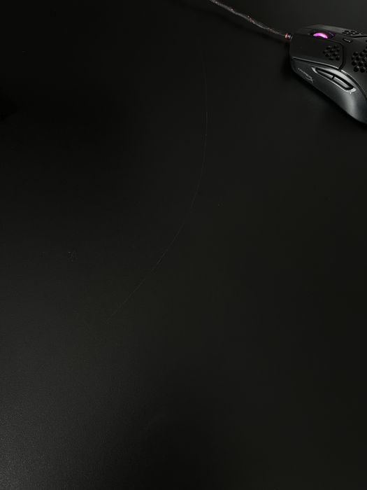 Стол компьютерный с вырезом