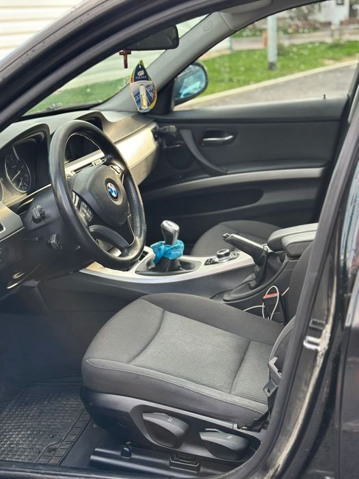 Vând  BMW E90  Seria 3 lci senzori navi trapa etc