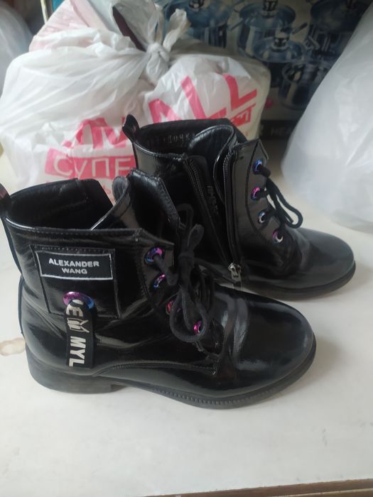 Продам детскую обувь