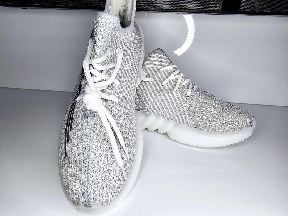 Adidasi yeezi boost gri