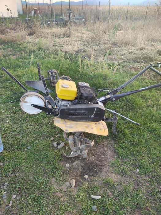 Vând motocultor progarden cu garanție plus accesoriie.