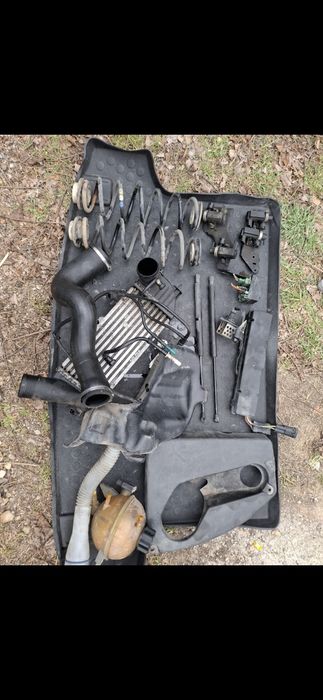 Пежо 307 хечбек 2.0 HDI 110к.с 
 Останали части всичко по 30€
Намират се в София 

Тел:0876646663