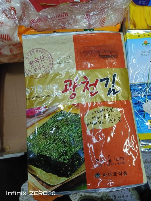 Sushi va uni tayorlash yesh uchun tayoqchasi bor