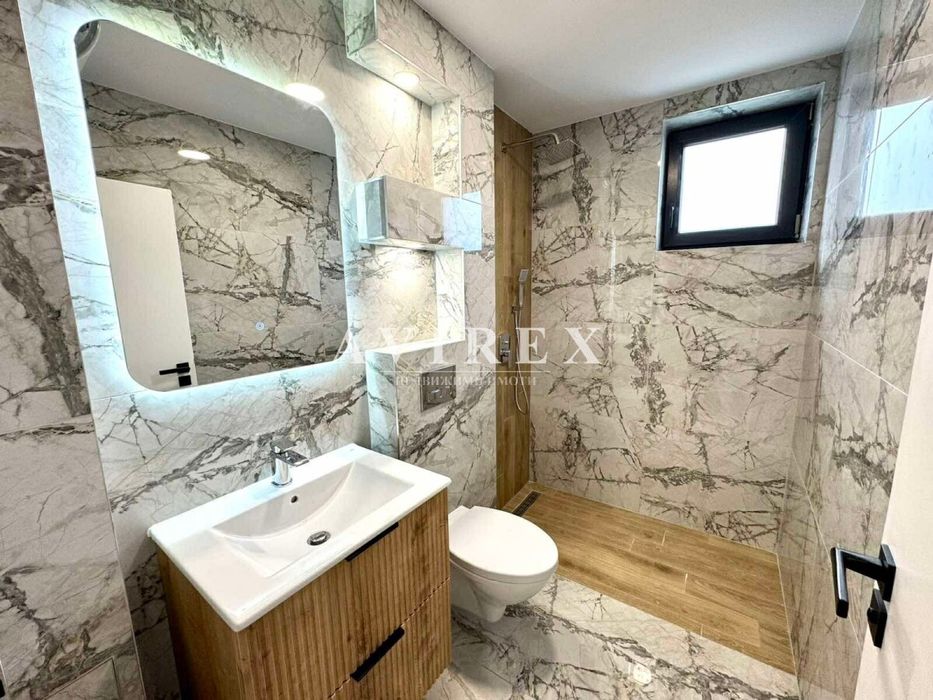 Продава се Двустаен апартамент в Пловдив, Остромила - 74 кв.м за 965 €/кв.м - Снимка #2